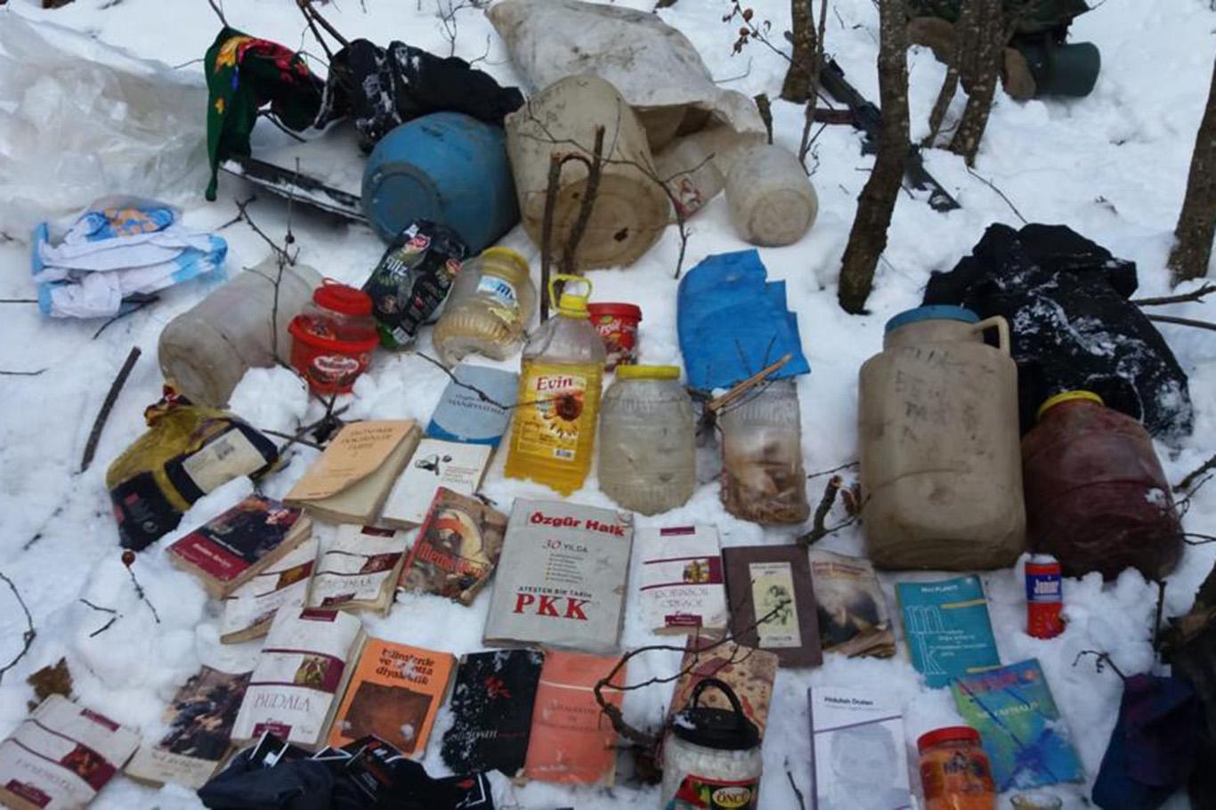 PKK’ye ait patlayıcı ve yaşam malzemesi ele geçirildi PKK’ye ait patlayıcı ve yaşam malzemesi ele geçirildi